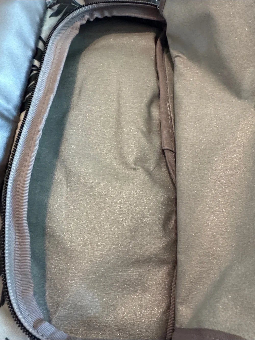 LUG Metallic Pearl Flatbed Slim Quilted Cosmetic carry case